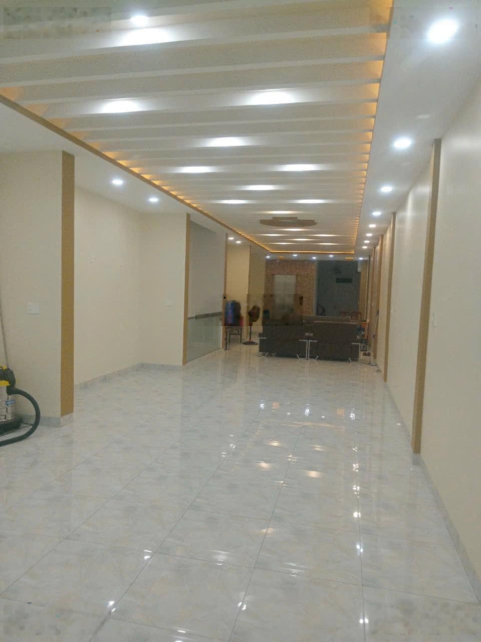 Bán nhà 3 tầng lê hồng phong - 170m2 ngang 5,04m nở hậu - có thang máy Phước Hoà - Nha Trang - KH