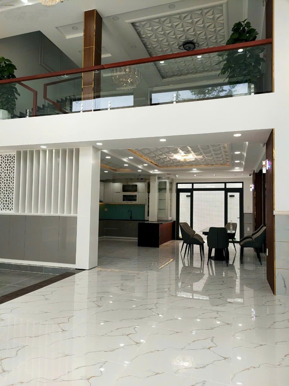 Hailongreal: Nhà bán 8,9tỷ, DT:7x14m, 4 tầng, full nội thất, mới 100%, 409/Nguyễn Văn Tạo, đường 8m