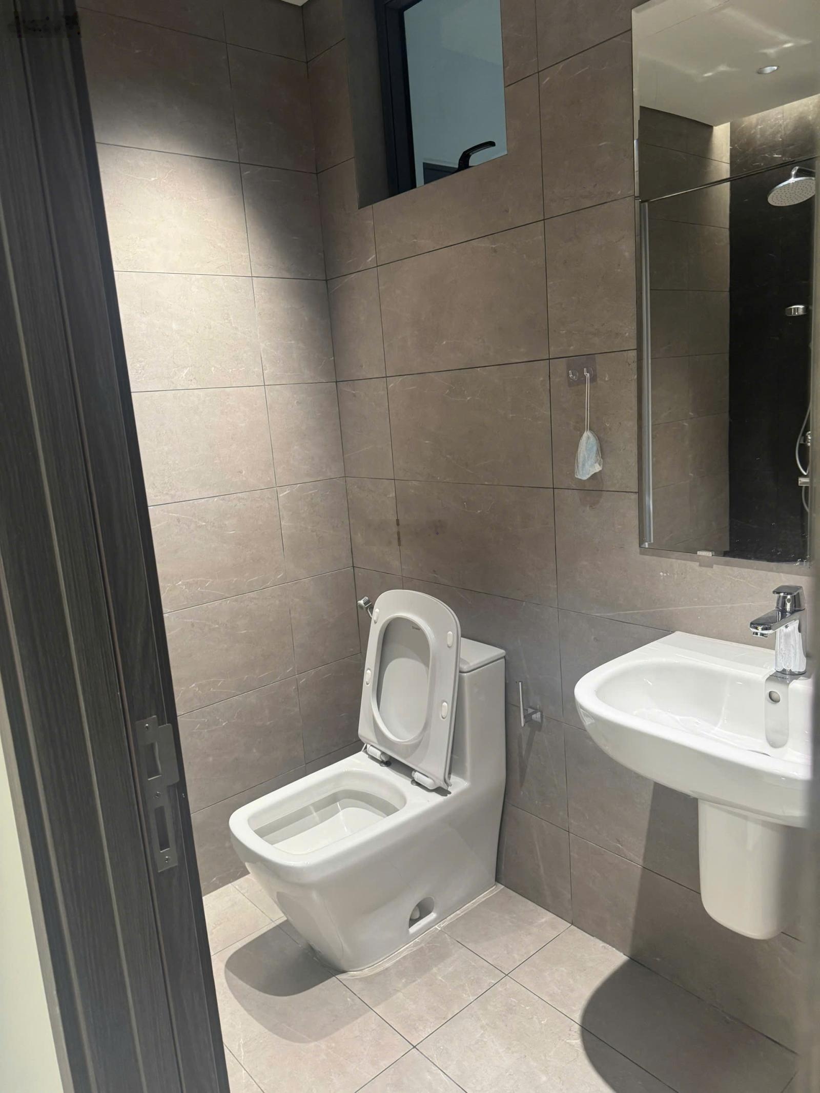 Cho thuê nhanh căn 2PN 86,6m2 Diamond Centery nội thất cơ bản 16tr ở liền