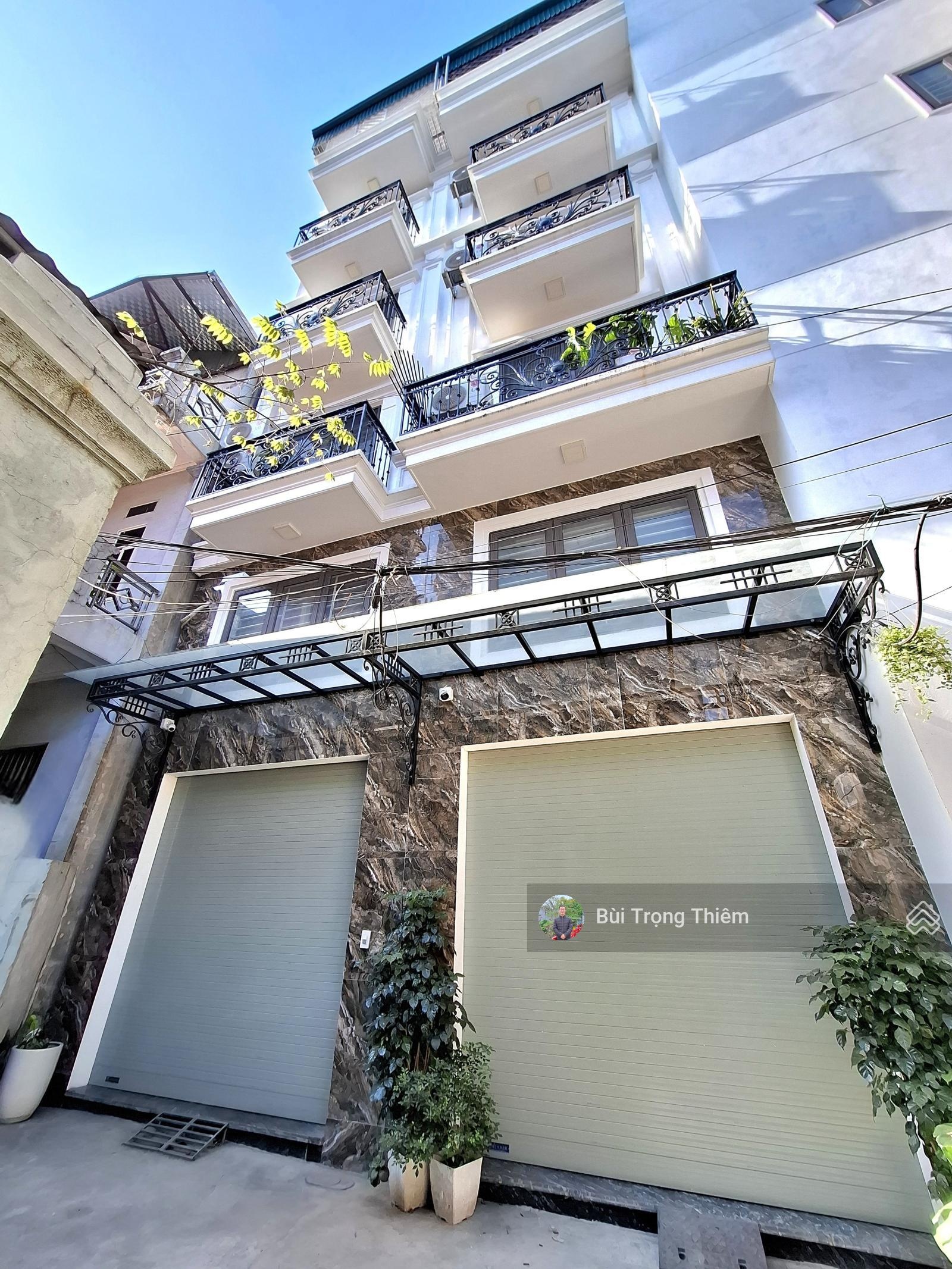 Bán nhà cạnh phố cổ linh 6 tầng full nội thất ô tô đỗ cửa 30m ra mặt phố, vài phút đến aeon mall