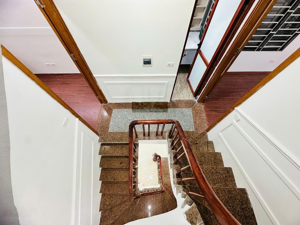 Bán nhà Thuỵ Khuê, 3 mặt thoáng, gần phố, ngõ thông, trước nhà rộng thoáng, dân xây 50m*6t full NT