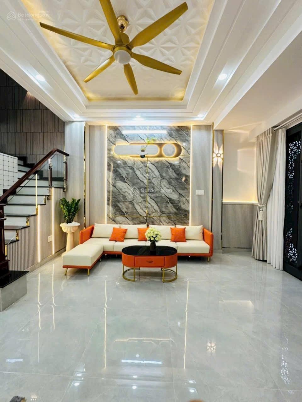 Mặt tiền hẻm nhựa thông 5x11 4 tầng nhà đẹp chỉ dọn vào ở