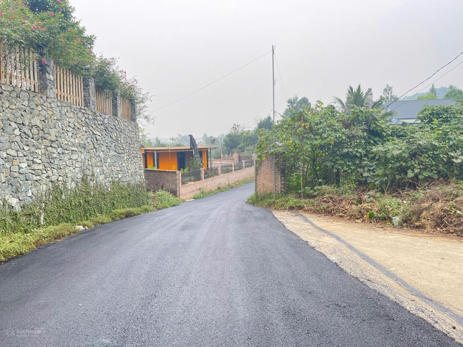 Gia đình em cần tiền cắt bán 320m2 khu làng Hà Nội, mặt đường nhựa 14m vuông vắn siêu đẹp, giá rẻ