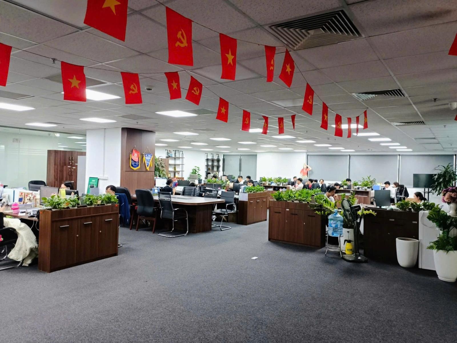 Hiếm | văn phòng 100m ngoại giao đoàn full nội thất, giá đang giảm, nhận ngay