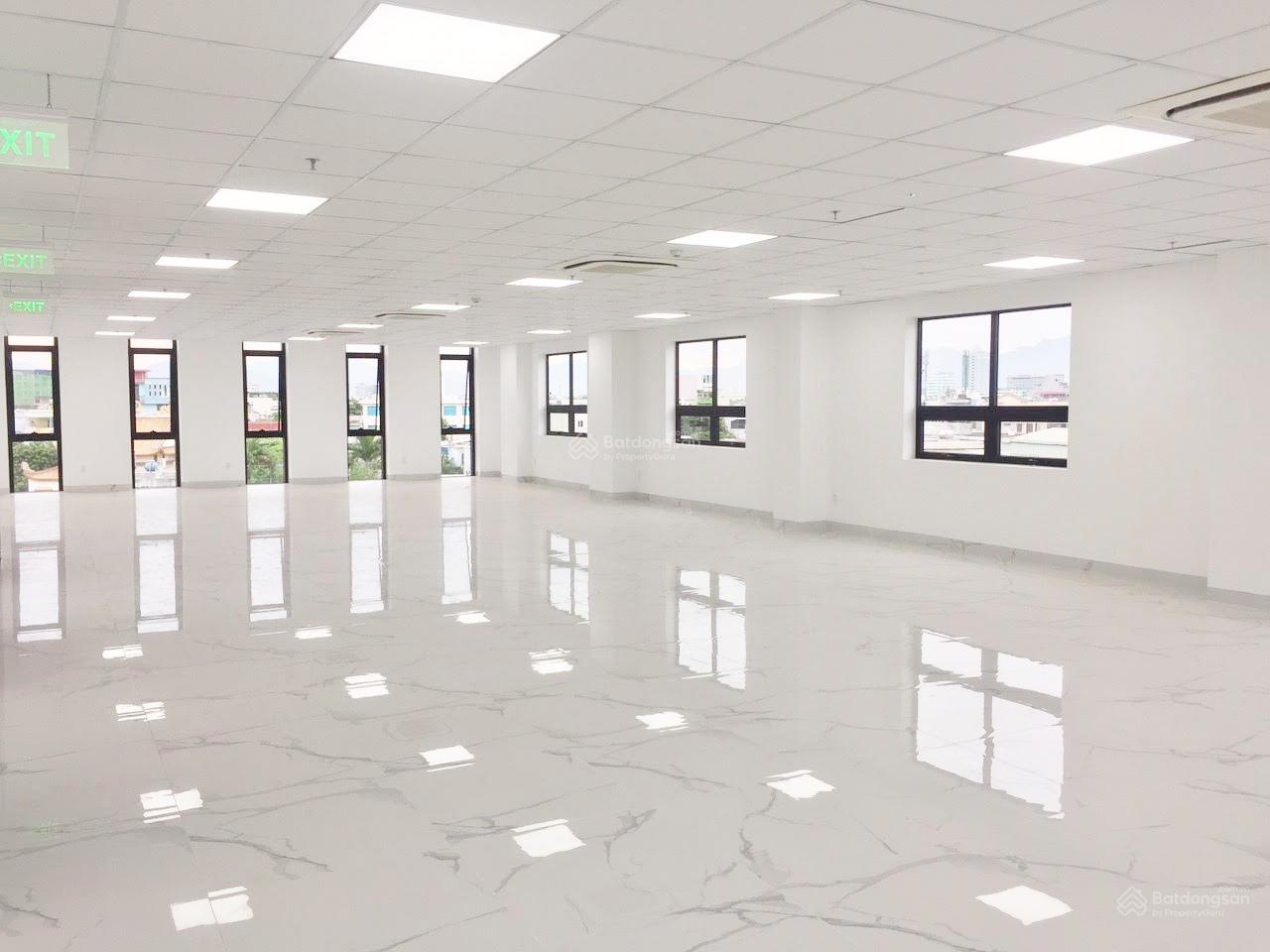 Bóc tem VP 75m2 mới tinh phố Nguyễn Phong Sắc, mặt tiền 8m vuông đẹp - giá 14 tr