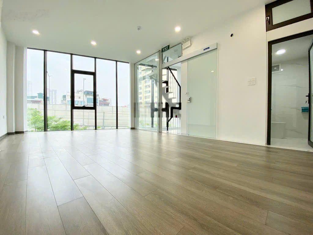 9 tầng thang máy, thông sàn mặt đường Phạm Văn Đồng - Mặt tiền 6,5m -Kinh doanh văn phòng showrom