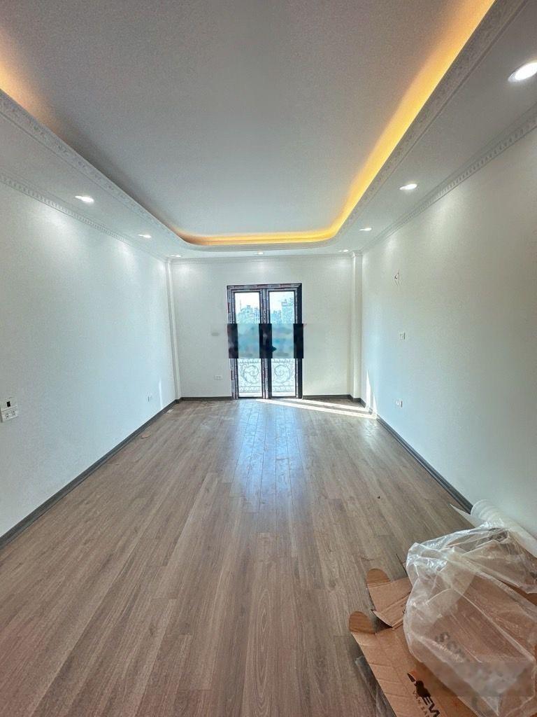 Nhỉnh 9t - nhà mới tinh - nguyễn văn linh - ngõ 4m - thang máy - gara ôtô