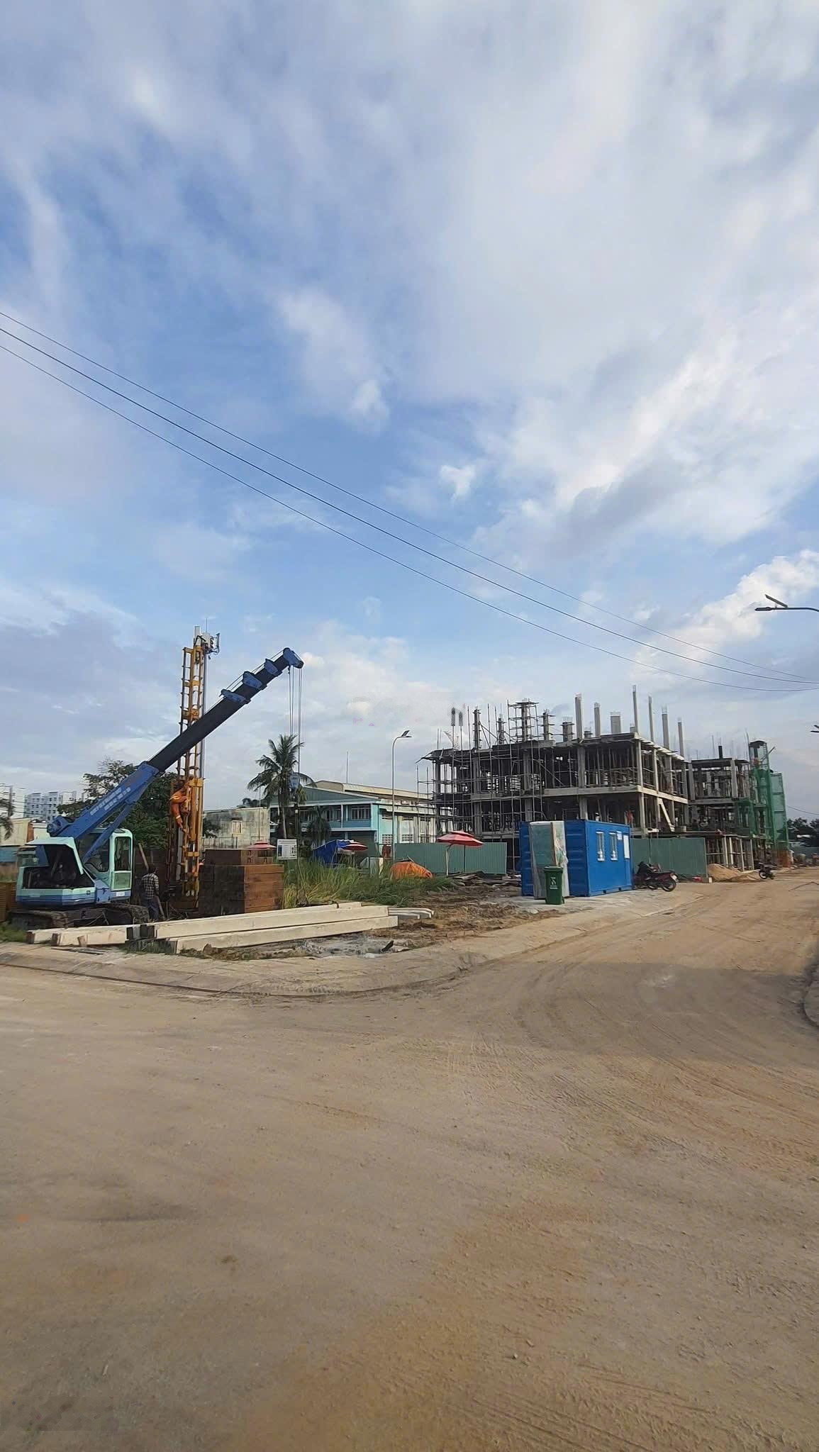 Nhà phố sổ đỏ hoàn chỉnh chỉ 7 tỷ ngay Akari cách Võ Văn Kiệt 200m, xây sẵn 1 Trệt- 4 Lầu