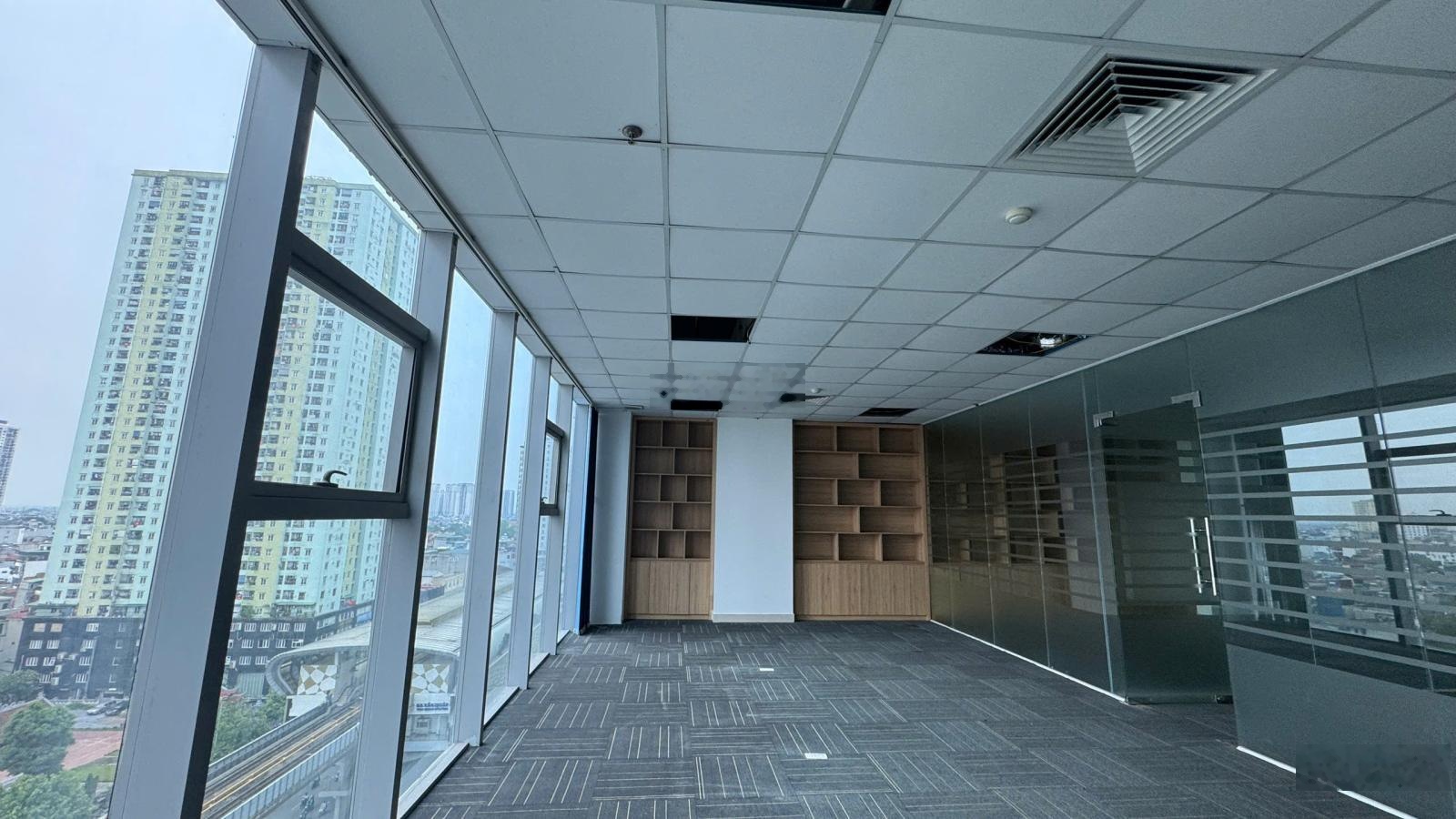 Cho thuê văn phòng adi tố hữu hà đông 380m2 view 4 mặt kính giá 170k/m2