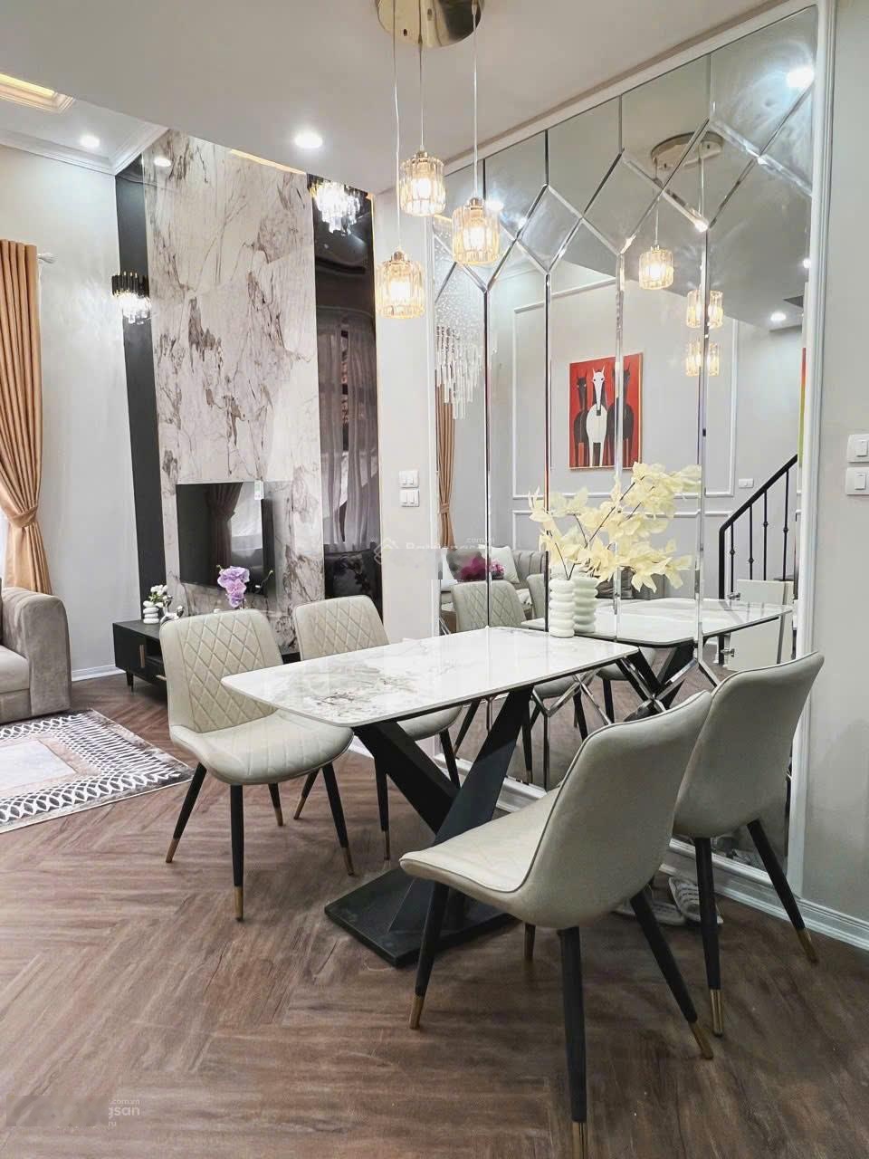 Cho thuê nhà ngõ 68 trung kính 65m x4T ô tô đỗ cửa