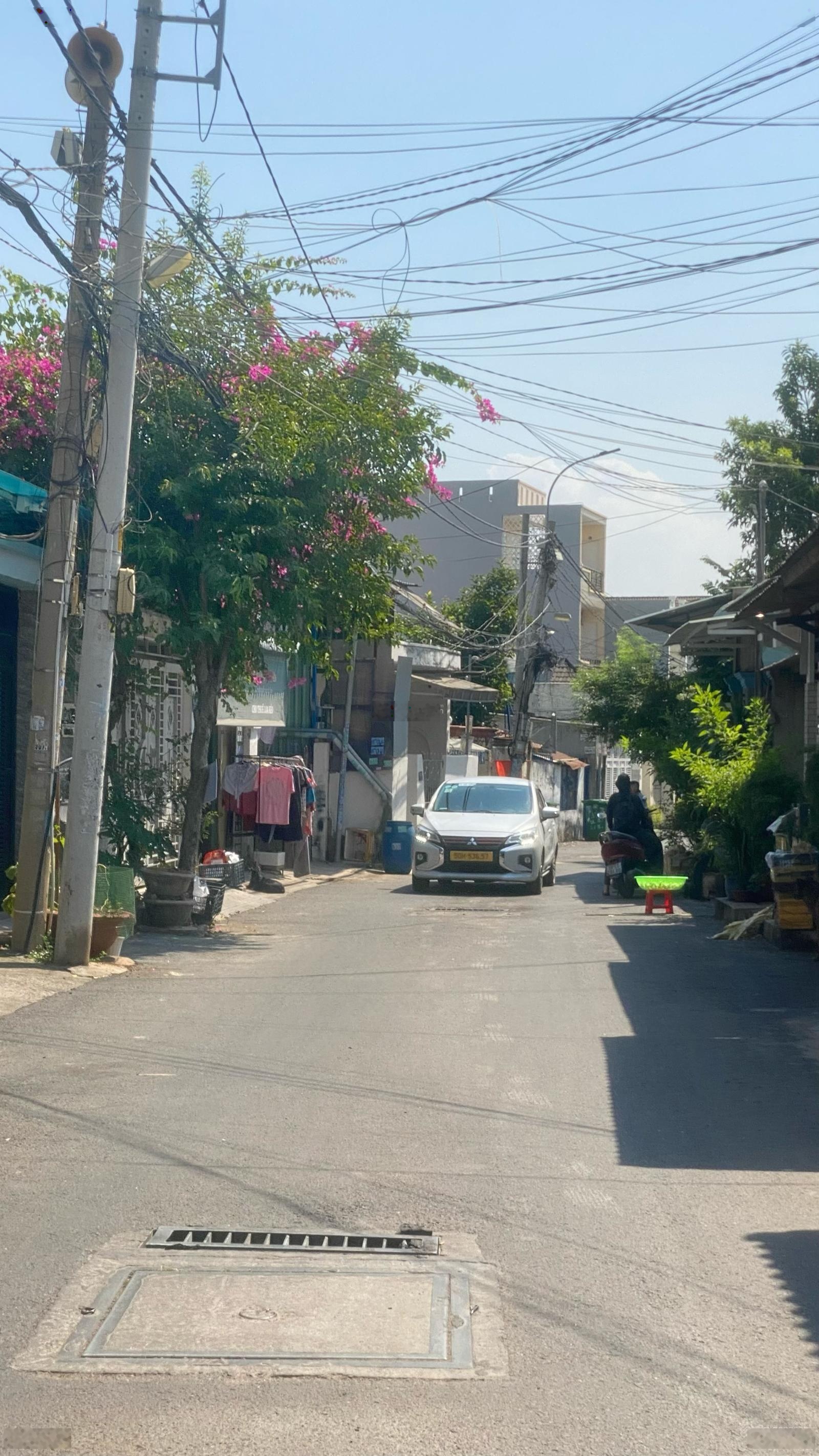 Nhà 3 tầng 68m2 ngay đỗ xuân hợp q9 - hẻm xe hơi nhỉnh 6 tỷ