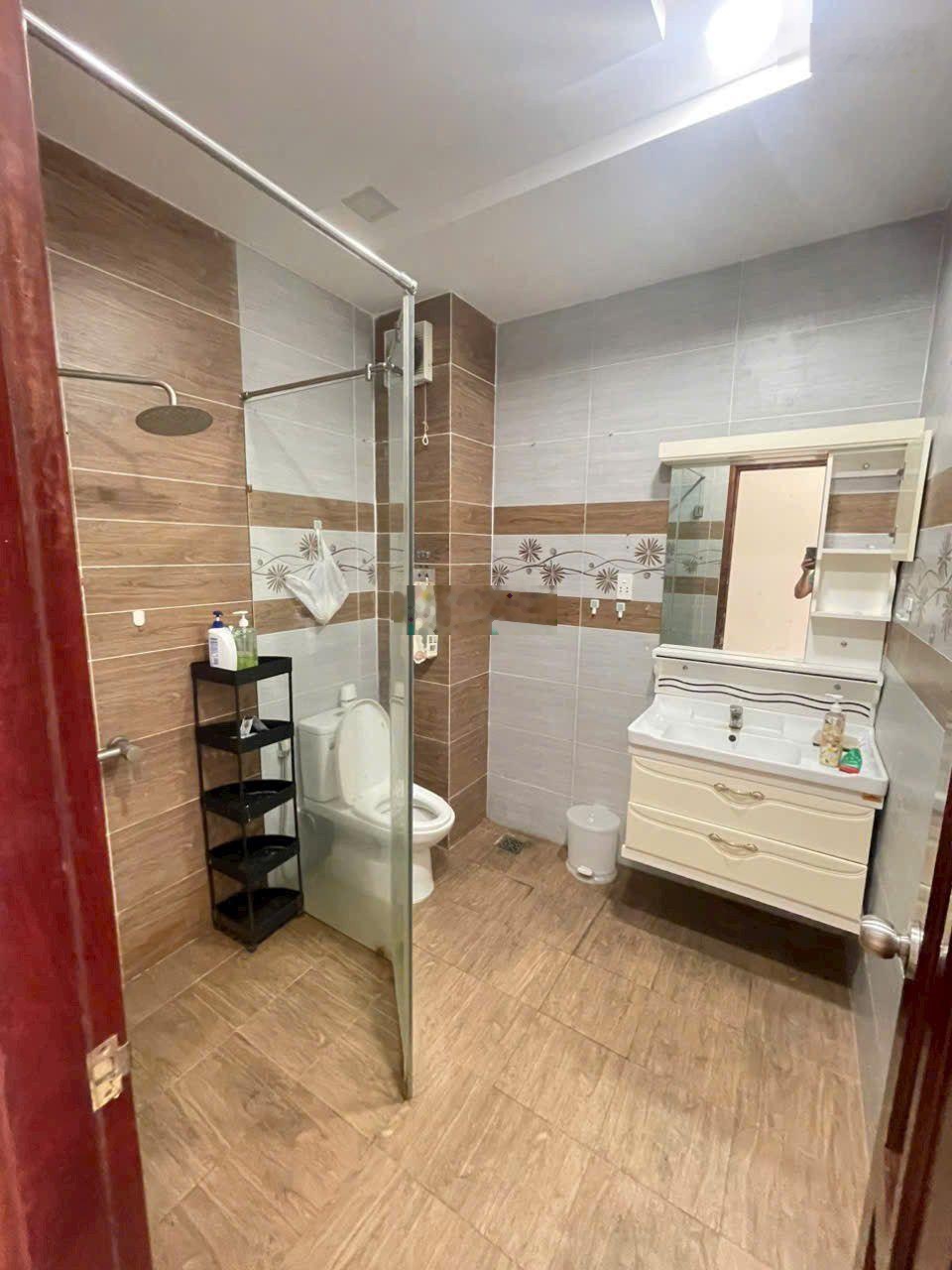 Chính chủ - nhà hxt 70/8 tây thạnh - 5x15 - 5 tầng - 5pn-6wc- giá rẻ