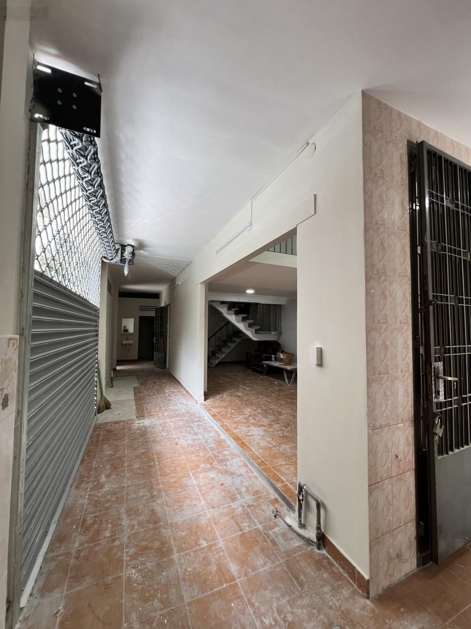 Căn góc hẻm 5m CMT8, ngang lớn 14m, 250m2, 5PN phù hợp ở, văn phòng, studio 30tr