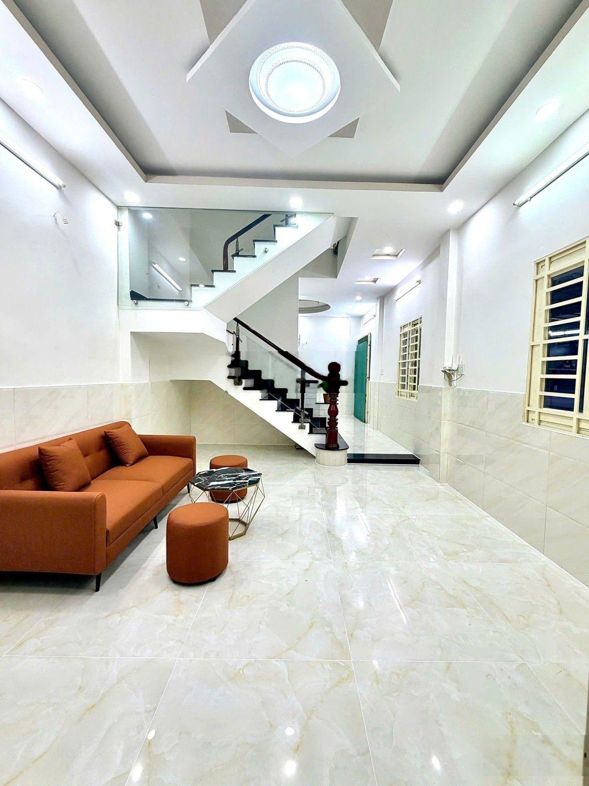 Nhà đẹp ở Ngay, hẻm xe hơi - đường Văn Cao - Tân Phú- 44 m2 - 2 tầng - chỉ 5 tỷ 2.