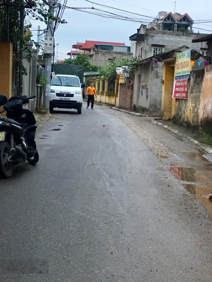 Bán đất thị trấn hồ, đường to, 55m2, mt4m, bán gấp trả nợ ngân hàng, lh: 0977284900