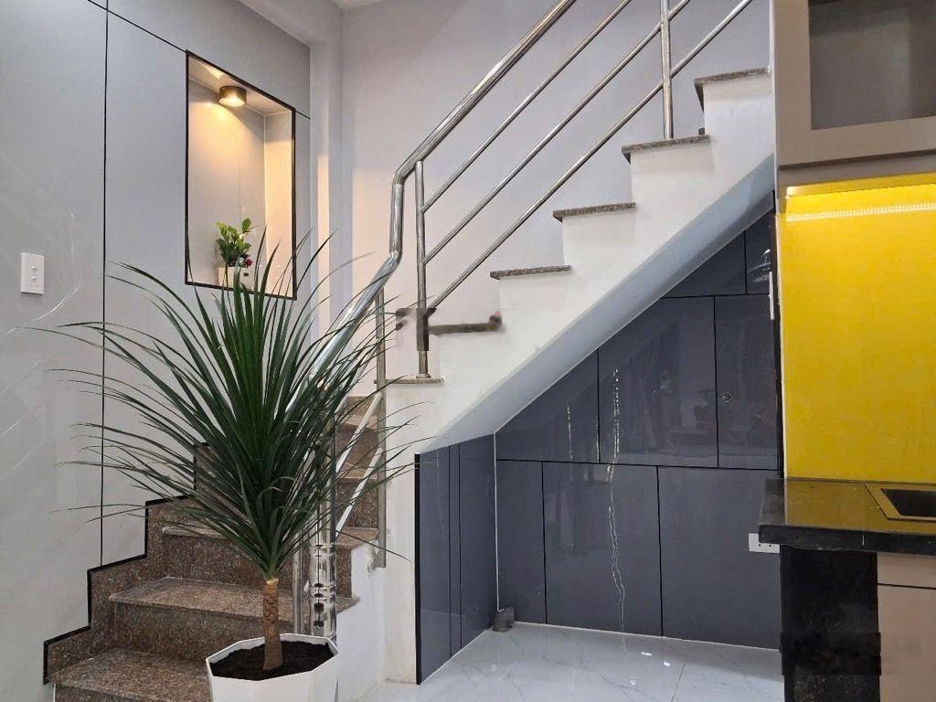 Hxh thông xây mới 3 tầng.đ.số 5 bhh bình tân giáp tân phú.