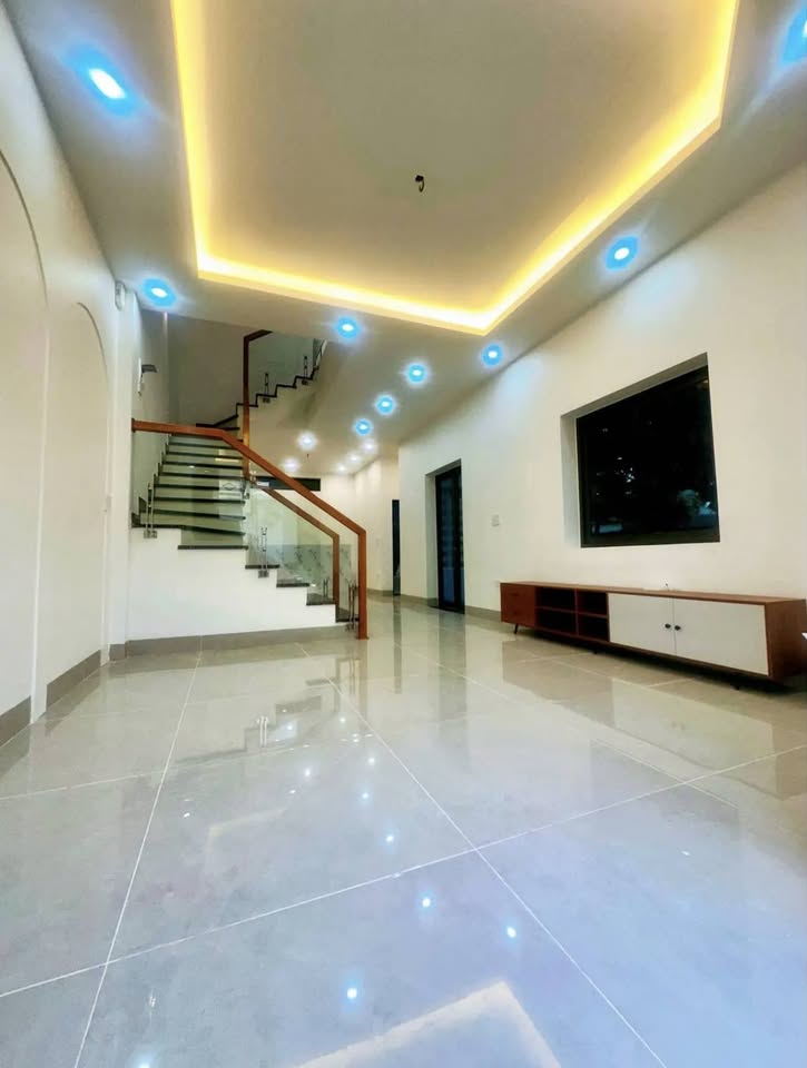 Bán gấp nhà 3 tầng mới Quảng Hưng, Thanh Hóa, giá 3.29 tỷ