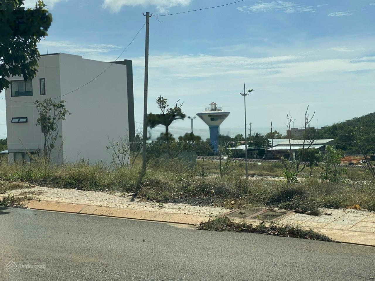 4 lô thổ cư liền kề khu phố tây dự án Queen Pearl gần sân bay và trường đại học Phan Thiết