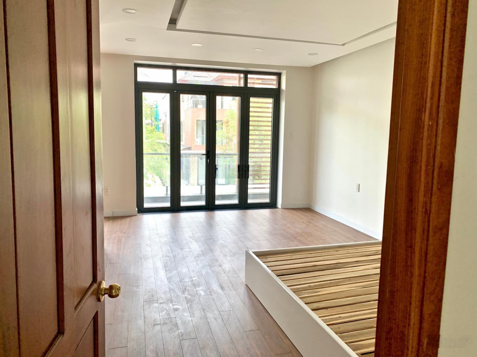 Nhà phố rộng 6.5m hướng Đông Nam Giảm Mạnh - ToanTranVillas