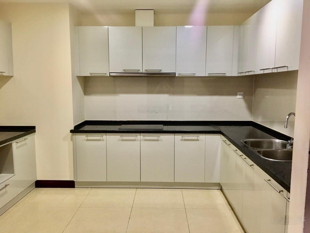 Cho thuê gấp căn hộ tại Royal City, nội thất cơ bản, 124m2, 2PN, 19 triệu/th, LH: 0365691228