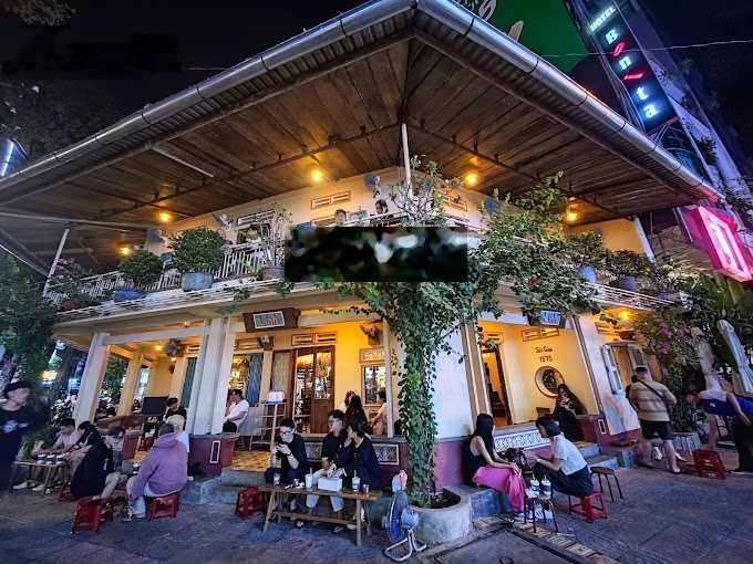 Cho thuê góc 2MT 118 Bùi Thị Xuân - Tôn Thất Tùng, Quận 1, DT: 15x22m, 1 trệt 2 lầu, DTSD: 700m2