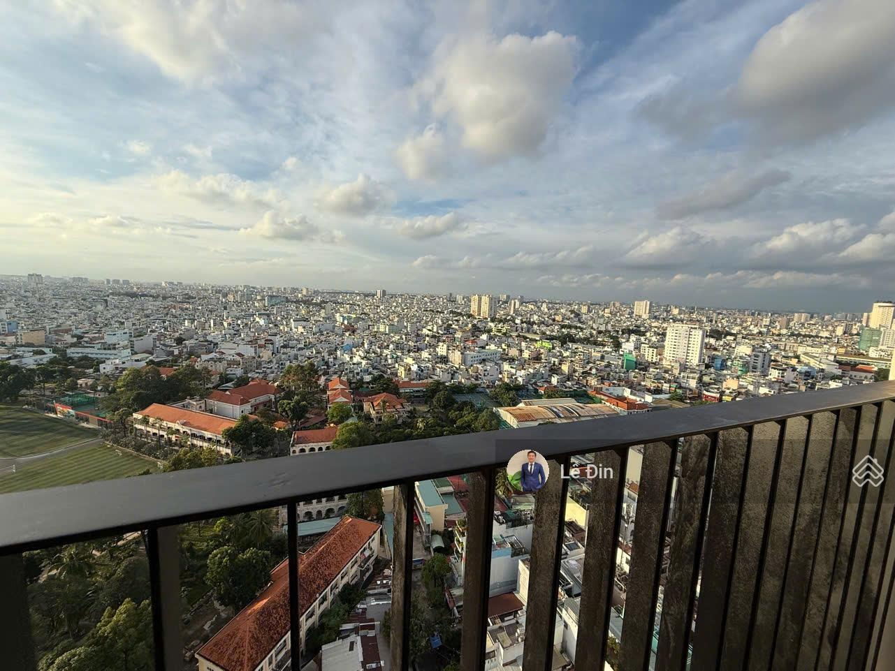 Chính chủ bán Căn góc 3PN hiếm hoi 138m2 HaDo Centrosa Quận 10, đã có sổ hồng,bank cho vay 70% Gtri