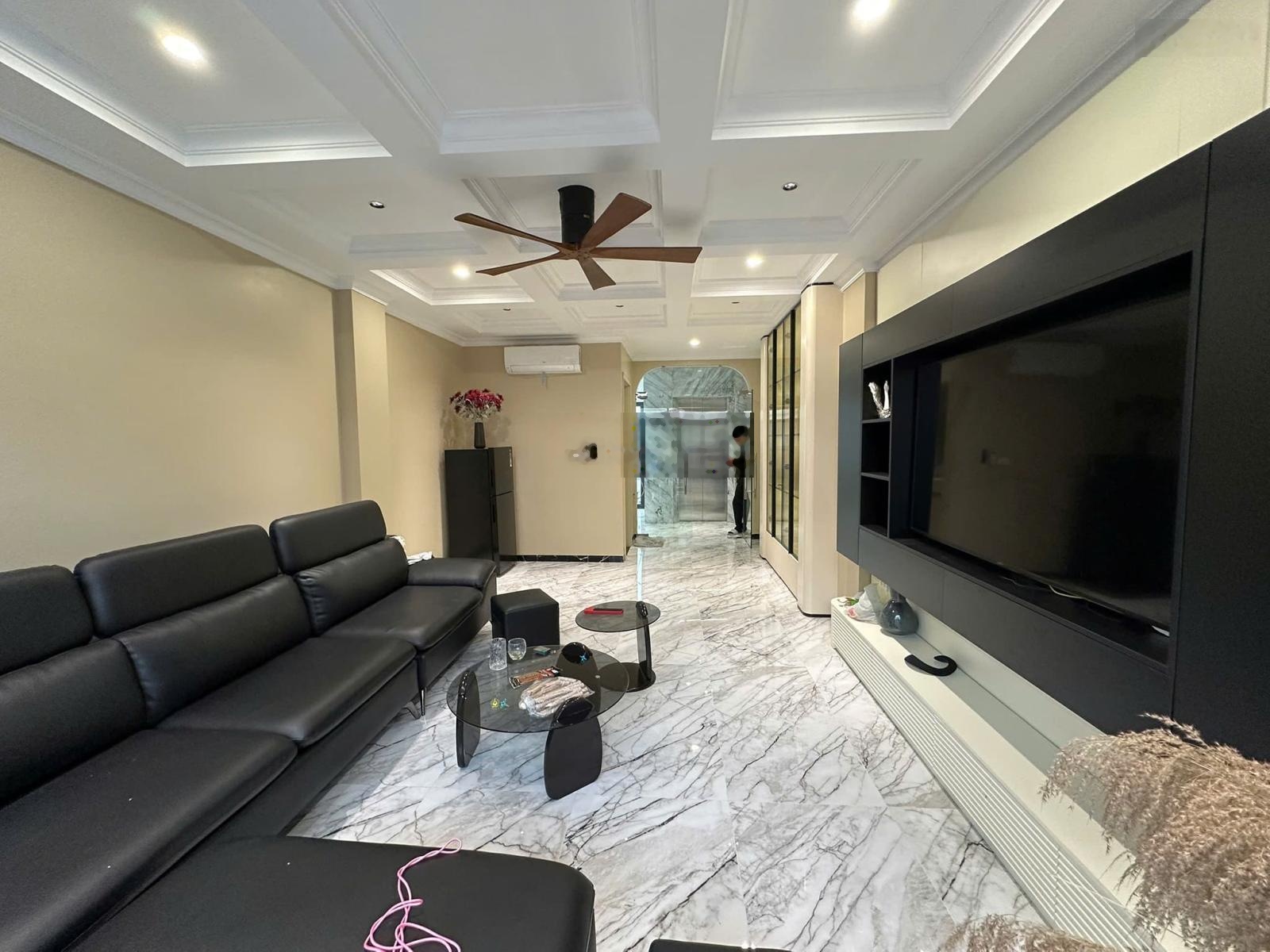 Bán nhà Hào Nam 50m2 x 7 tầng thang máy, nhà mới, view đẹp, giá tốt