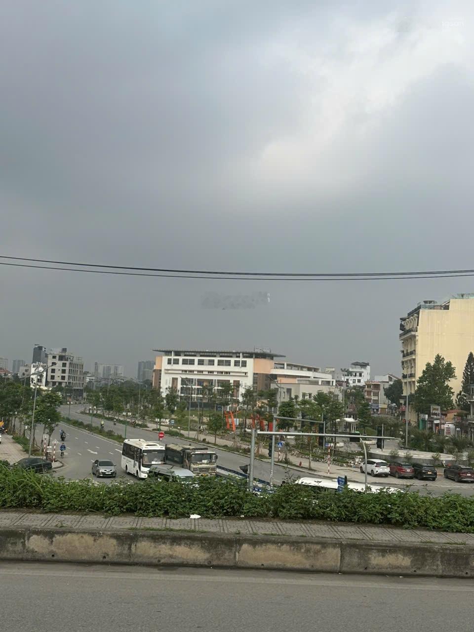 Chính chủ bán đất Mặt phố Nguyễn Gia Bồng DT 50m2 mặt tiền 12m, mặt đường đôi 50m.LH 0983814882