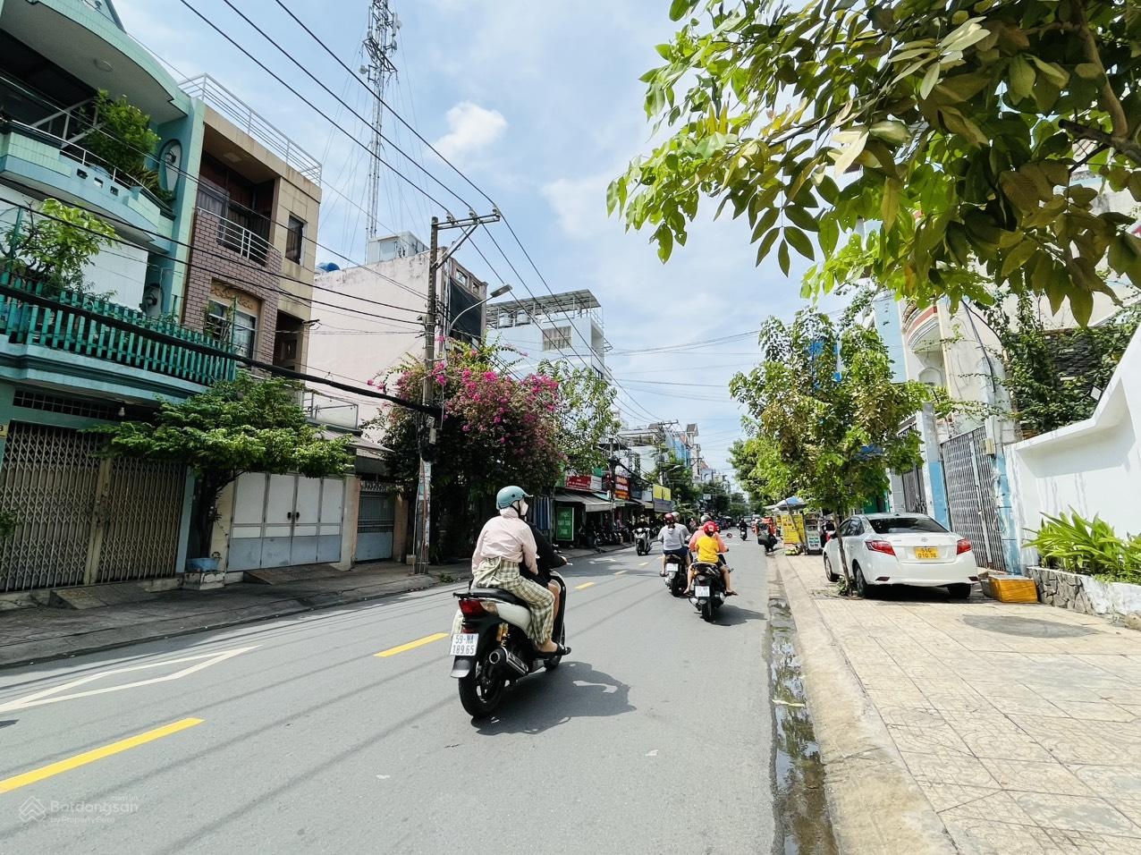 Bán nhà MT đường Tân Quý (5x23m vuông vắn) Nhà 1 Lầu Đúc, Không công trụ. giá 17 tỷ TL