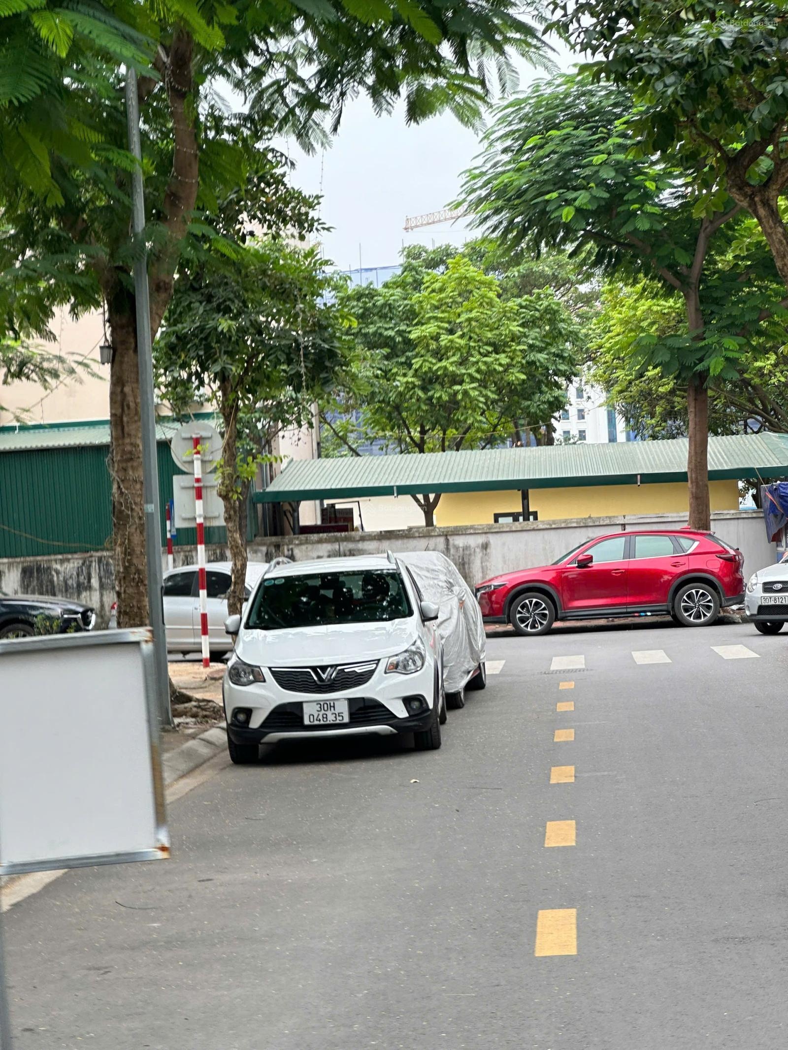 Cho thuê nhà 112Trung Kính-Cầu Giấy: 90m2 x 5 tầng, MT 5m, đường 3 ô tô tránh, đỗ cửa. Giá 28tr/th