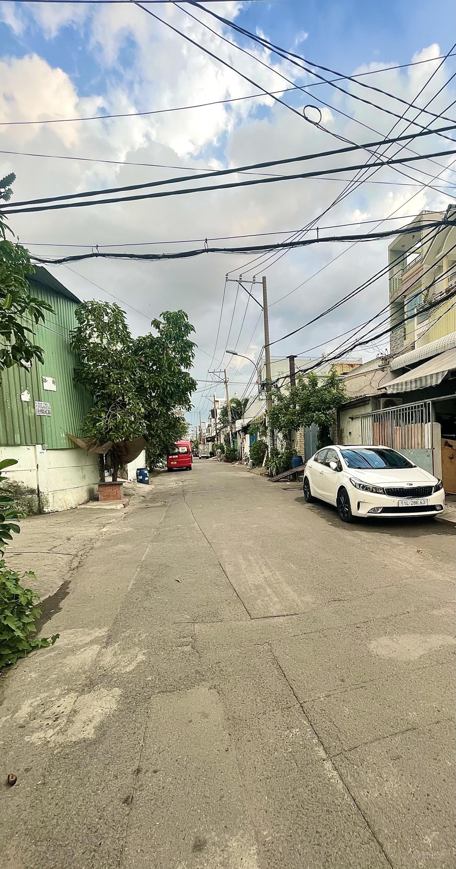 Nhà 4 tầng ngay Hương Lộ 2 hẻm 2 xe tránh full nội thất giá mềm