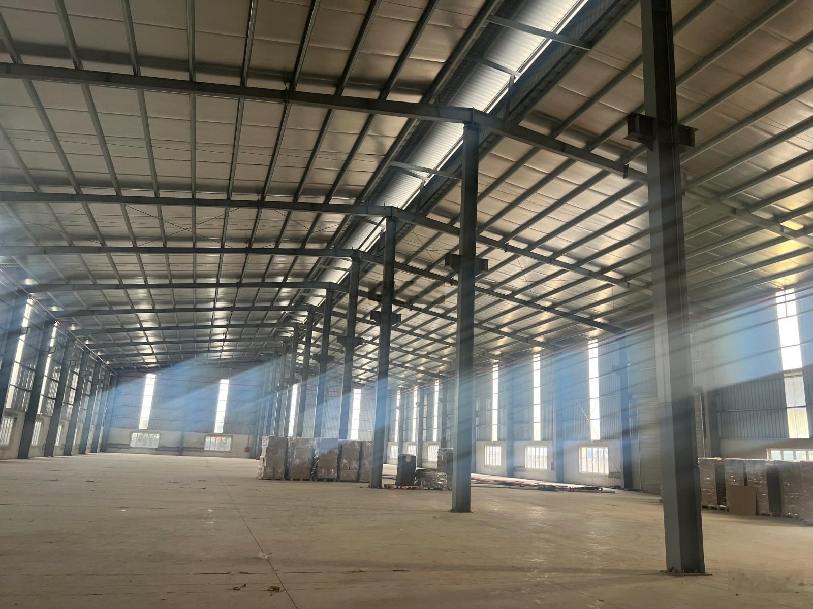 Bán DT 9000m² có 2 nhà xưởng mỗi nhà xưởng 2300m² đầy đủ pháp lý chỉ vào sử dụng. Giá 64 tỷ