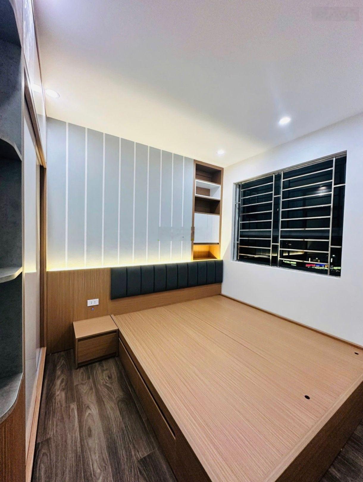 Hơn 3 tỉ căn góc đầu hồi 3 mặt thoáng, 2 ngủ, 2WC, full nội thất mới tinh, tầng đẹp