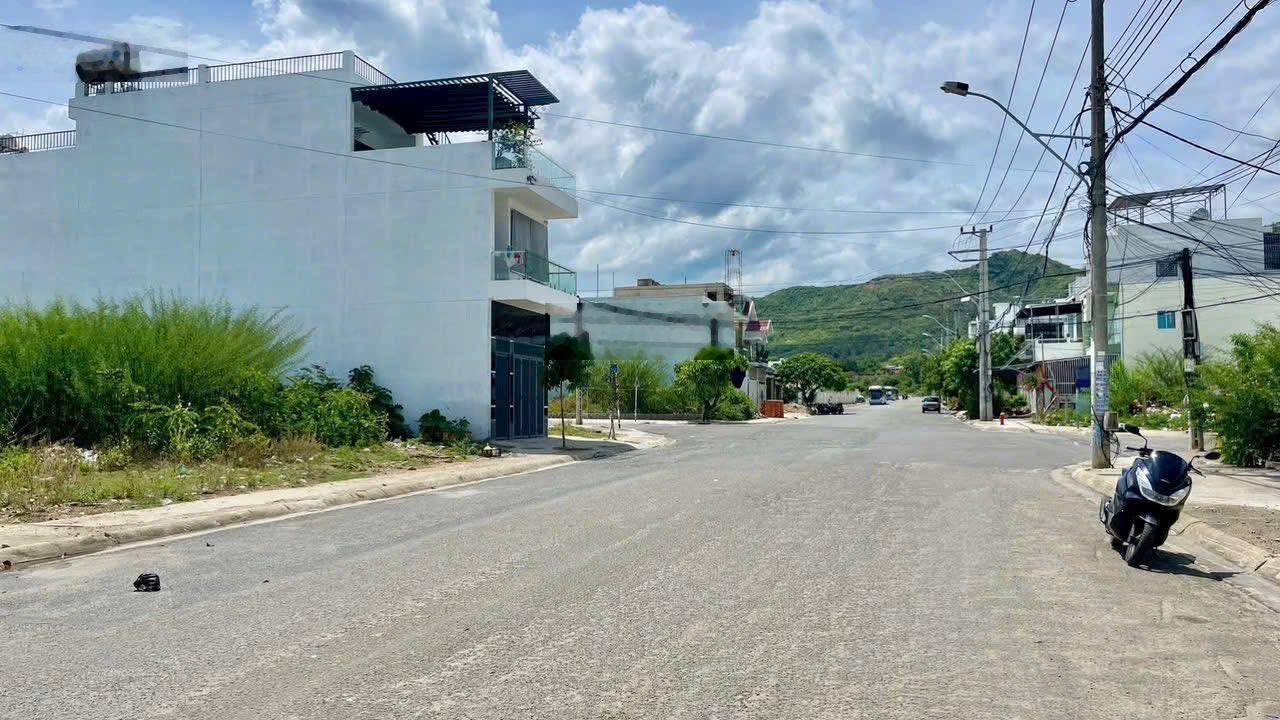 Đất Trần Khát Chân, Nha Trang - Đường rộng 20m 112,5m2 Vị trí vàng gần bến du thuyền - 68 tr/m2