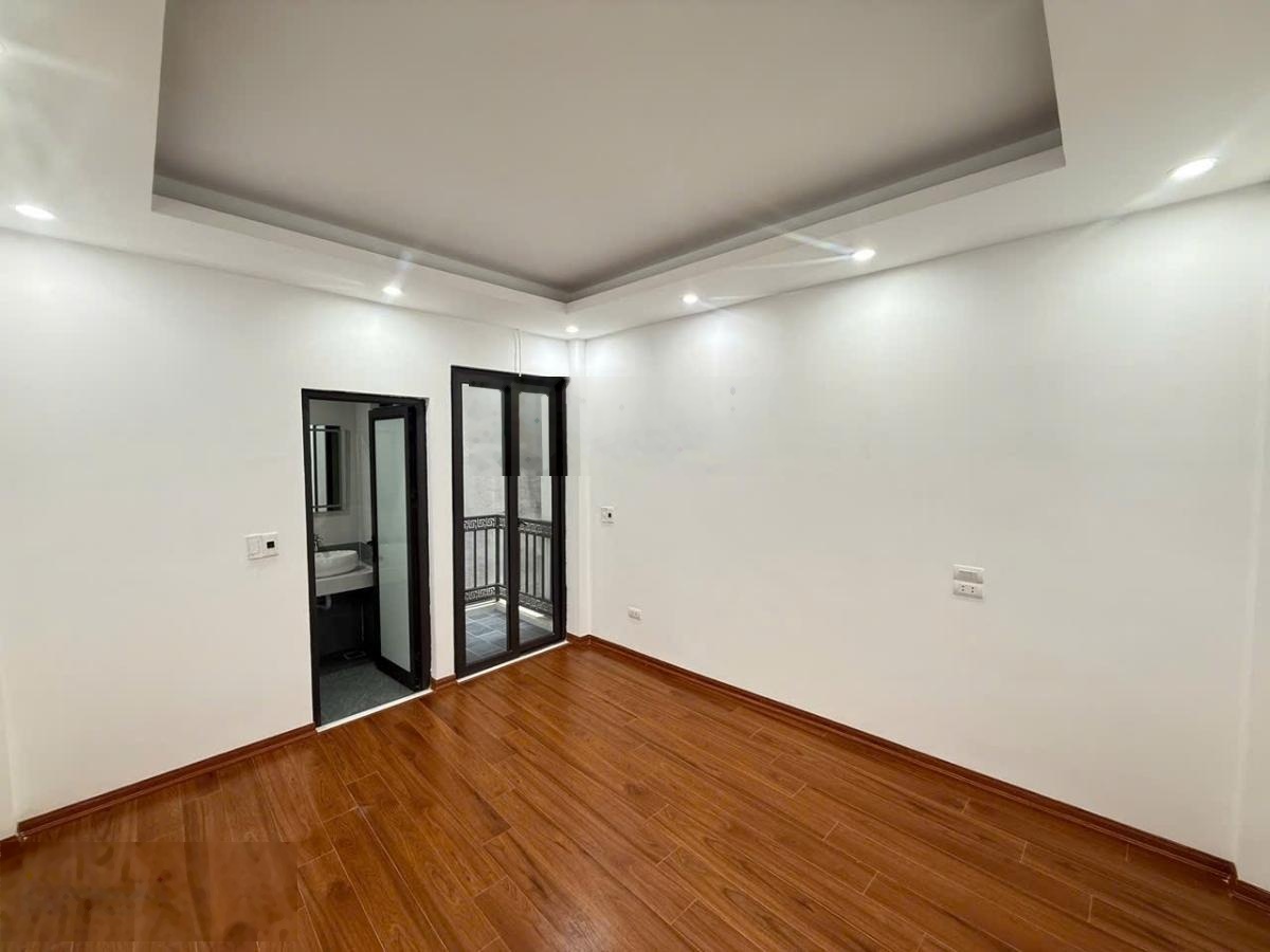Bán nhà mới đẹp Vũ Ngọc Phan,6 Tầng Thang Máy, Gần Oto, Ngõ thông kinh doanh, giá : 12 tỷ TL