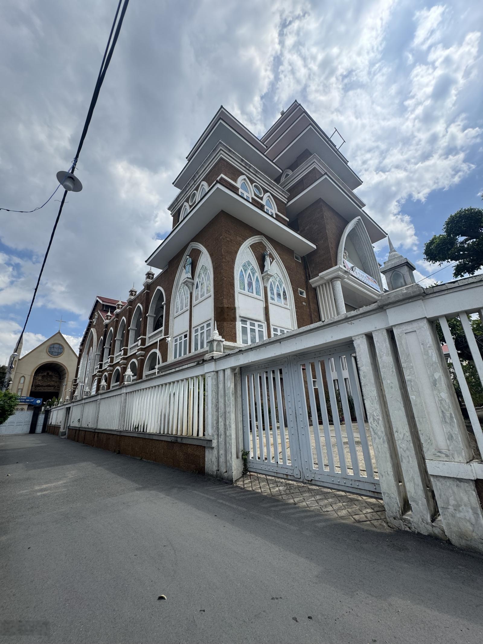 Bán đất hẻm xe hơi thông, Đ. 16, Bình Trưng Đông, Q. 2 cũ, HCM, LH: 0909295365