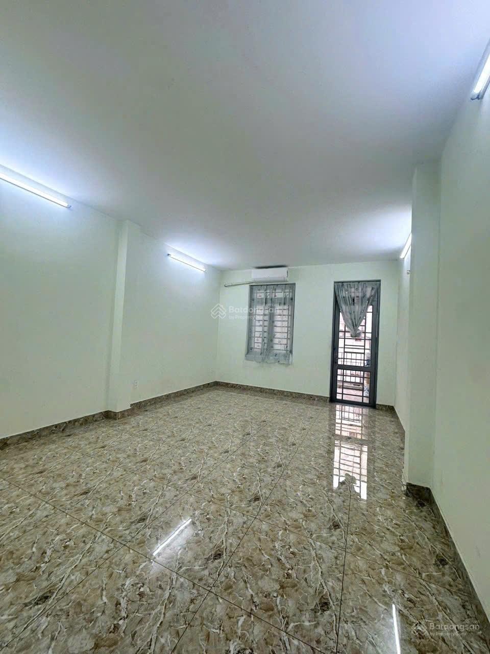 Bán MTNB Lê Văn Phan- Vườn Lài- Tân Phú 4.1x12.5m. Đúc 1 trệt, 3 lầu ST. Vị trí đẹp kinh doanh tốt