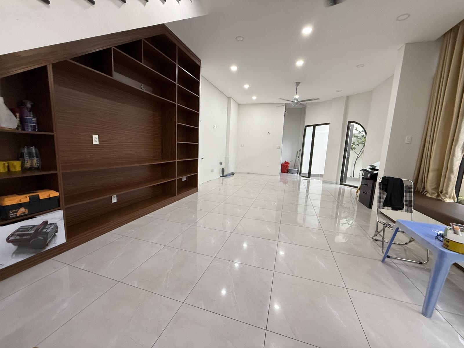 Căn nhà 3 lầu siêu đẹp ngay trung tâm phưởng linh chiểu tp thủ đức