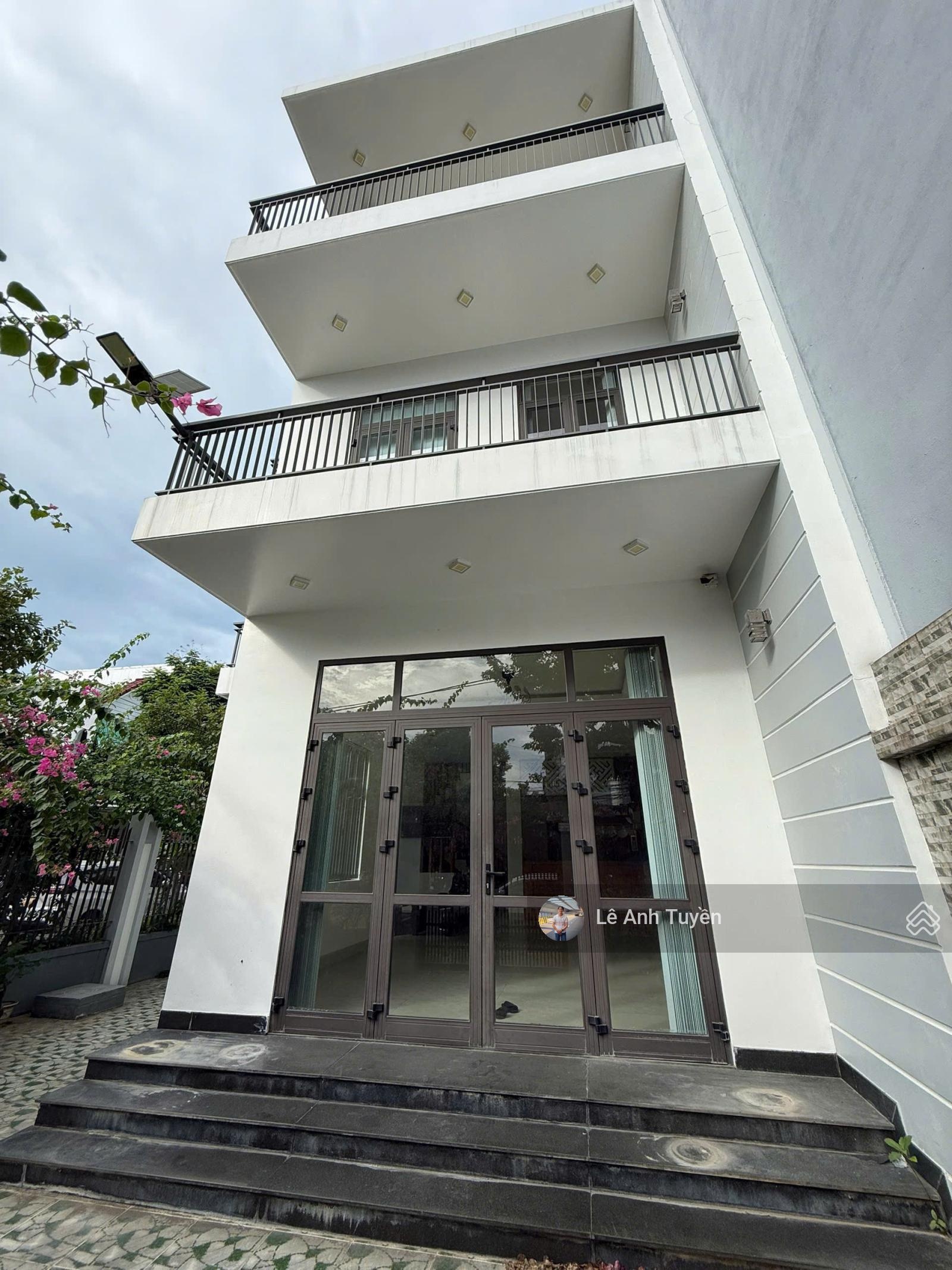 Bán nhà đẹp 3 tầng 155m2 - 2MT đường 10m5 Khúc Hạo - Lê Cảnh Tuân, lô góc kinh doanh tốt