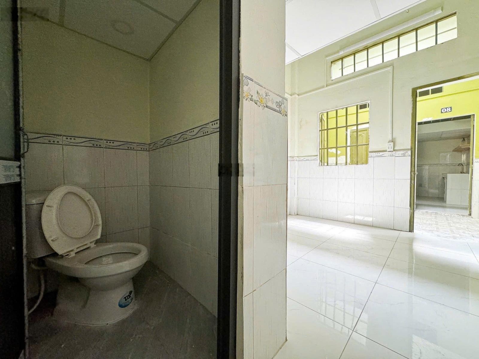 Phòng trọ mới xây ngay đường nguyễn trãi , kế bên chợ xóm vắng