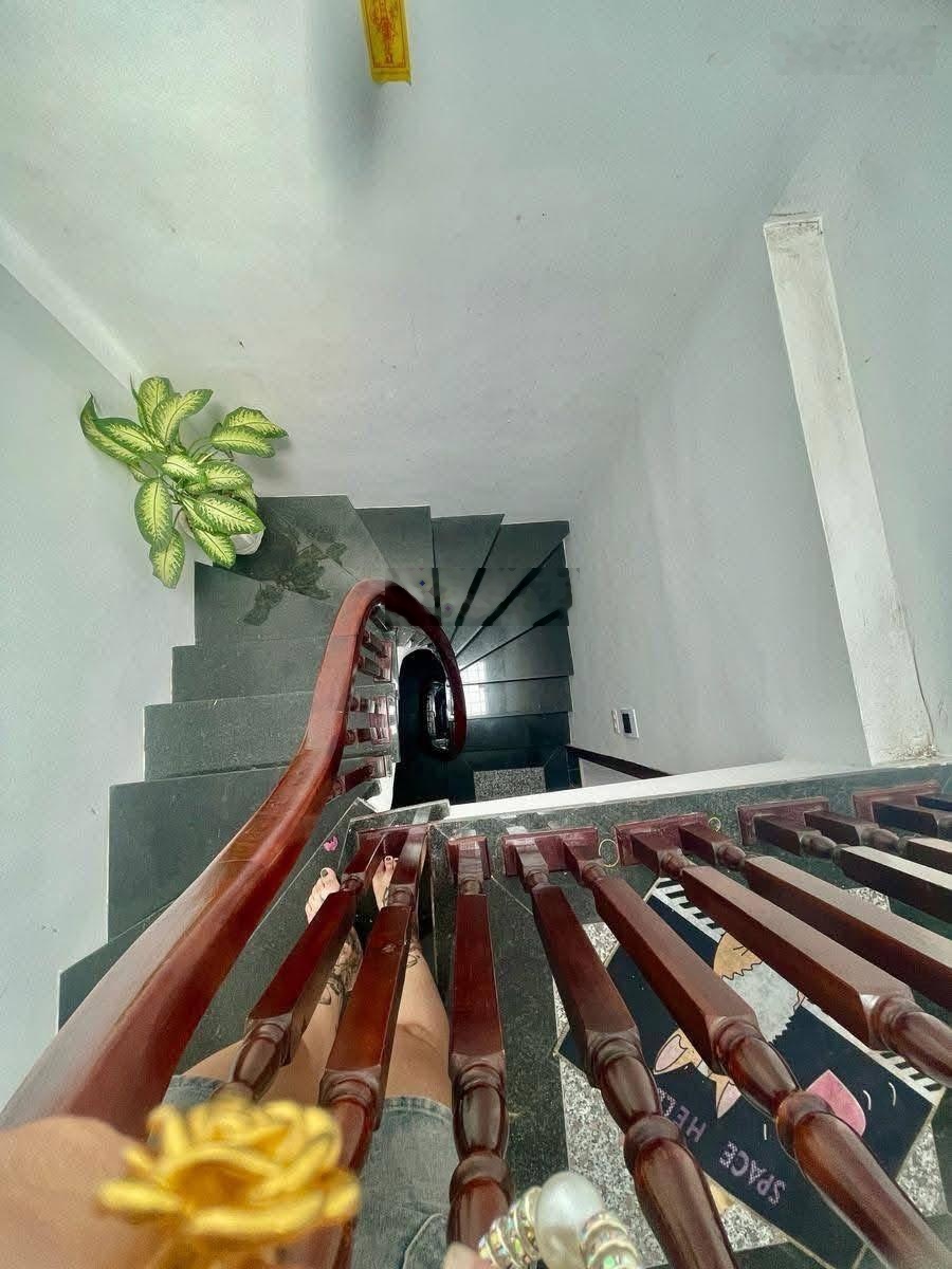 Bán nhà phố Ngọc Hà, lô góc rộng, siêu thoáng, ngõ thông rộng, nhà mới full nội thất 33m*5 tầng