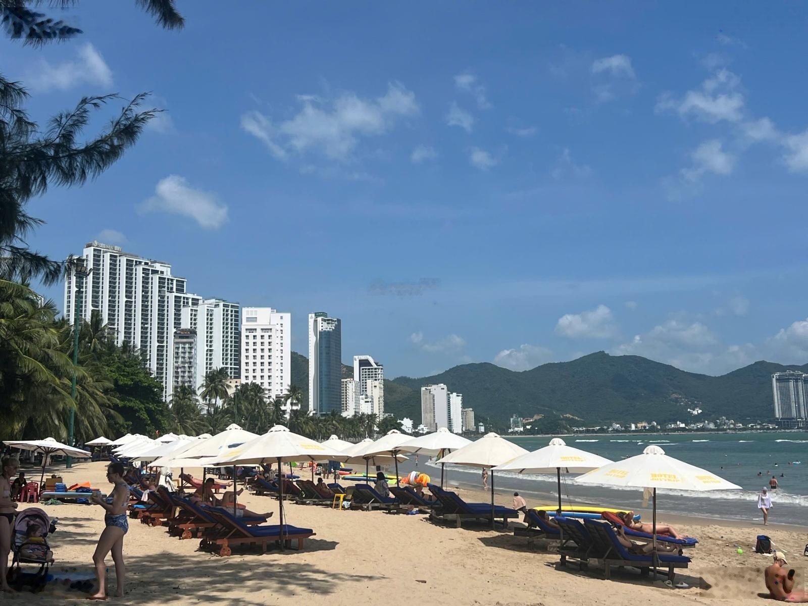 Bán đất đường Đặng Tất, Vĩnh Hải, Nha Trang. DT 572m2 (ngang 20m) H. Nam - Giá 120tr/m2