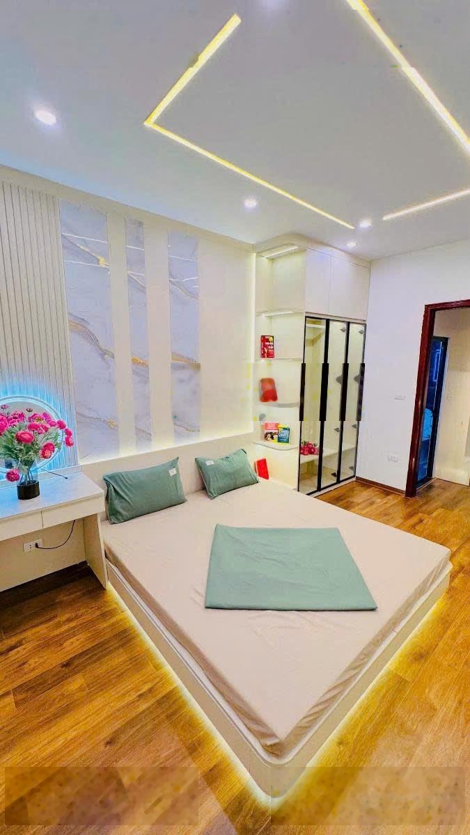 Cần bán nhà phố Chùa Bộc, vài bước chân ra mặt phố, nhà đẹp ở ngay, nội thất hiện đại, 38m2x5T