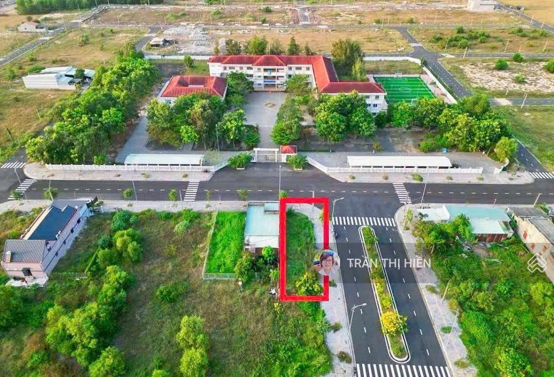 Lô góc trục chính đường nhựa vỉa hè đối diện trường học - tái định cư Kim Liên - ngay sau uỷ ban xã