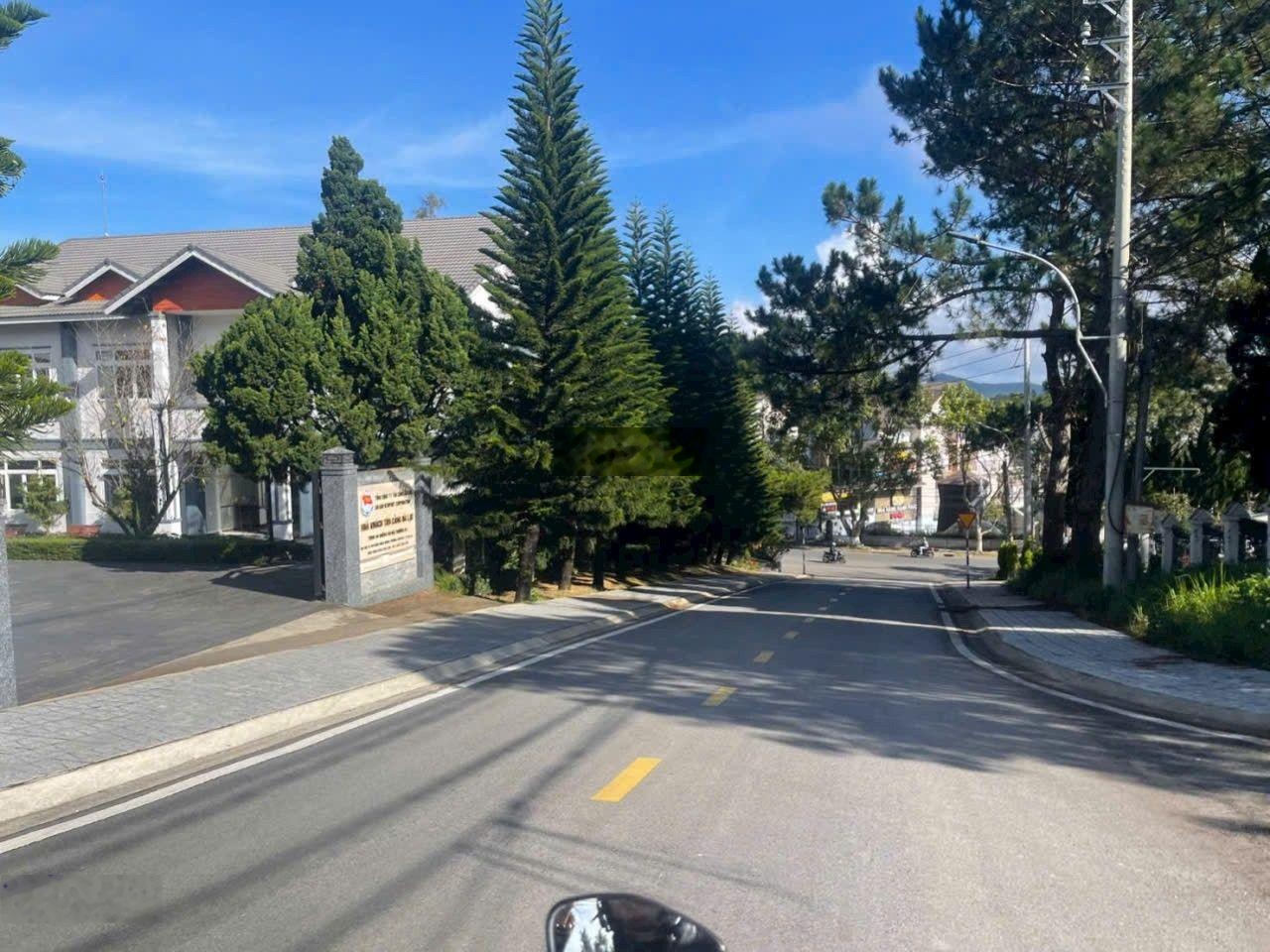 Siêu phẩm - KQH Đồi Huy Hoàng Đà Lạt - giá rẻ chỉ 20 tr/m2 đất xây dựng 2484m2 ngang 31m view đẹp