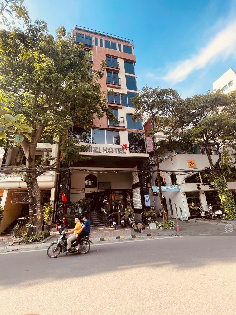 Cho thuê nhà mặt phố Phan Kế Bính 80m x 4 tầng, mặt tiền 10m , lh em Điện kẻo lỡ mặt bằng đẹp !