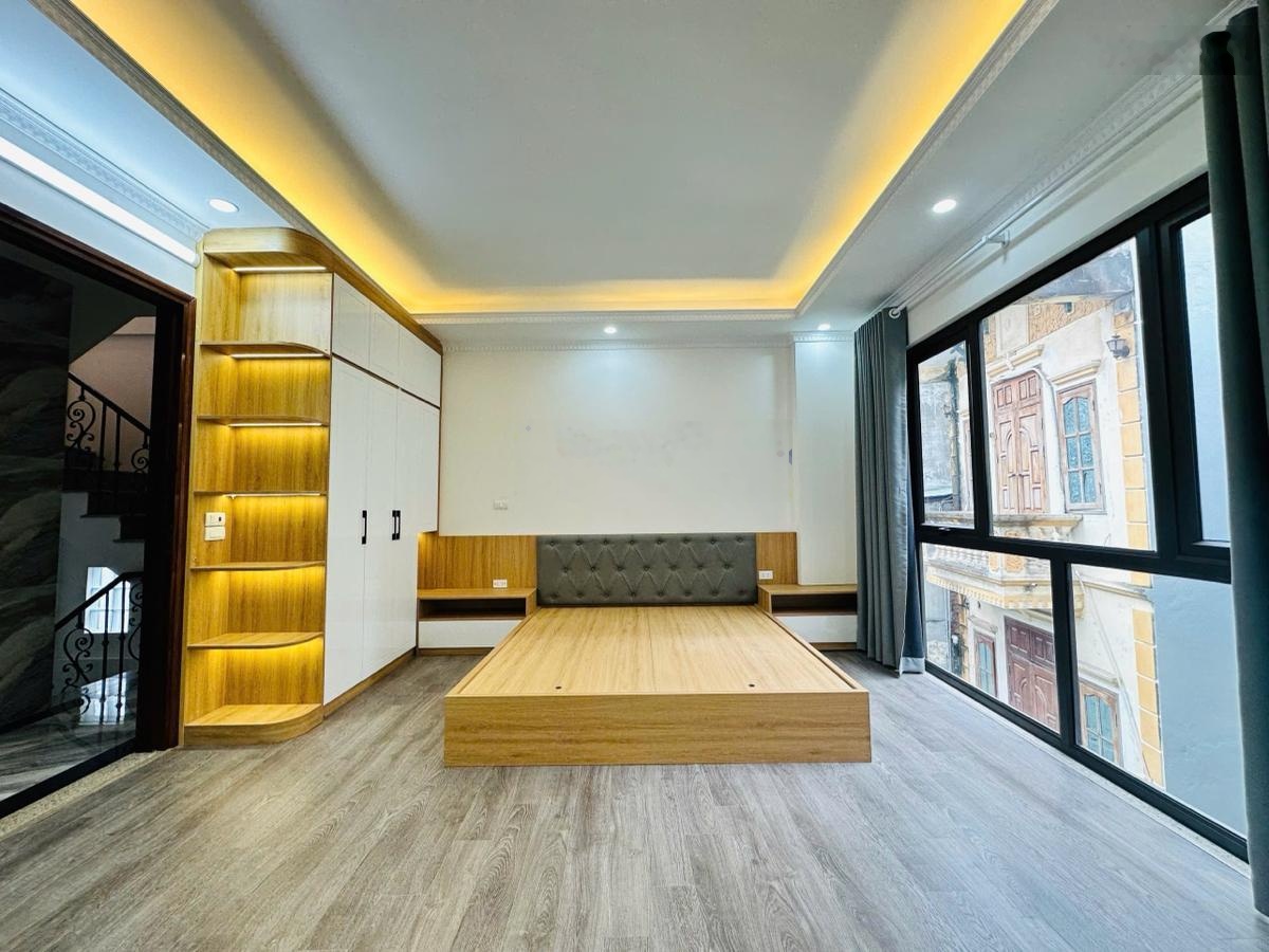 VIP!!! Hoàng Hoa Thám, 6 tầng thang máy, 100m ra oto, trước nhà siêu thoáng, full nội thất ở ngay