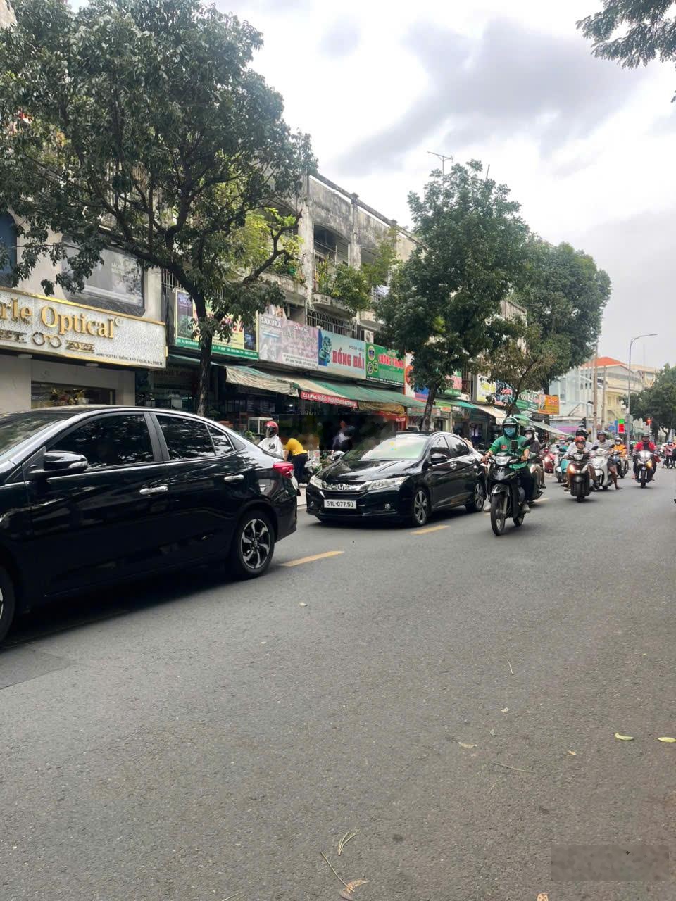 Bán căn trệt mặt tiền chung cư 44 Nguyễn Thông, phường Võ Thị Sáu, Q3. Cách viện Mắt, DT 99m2