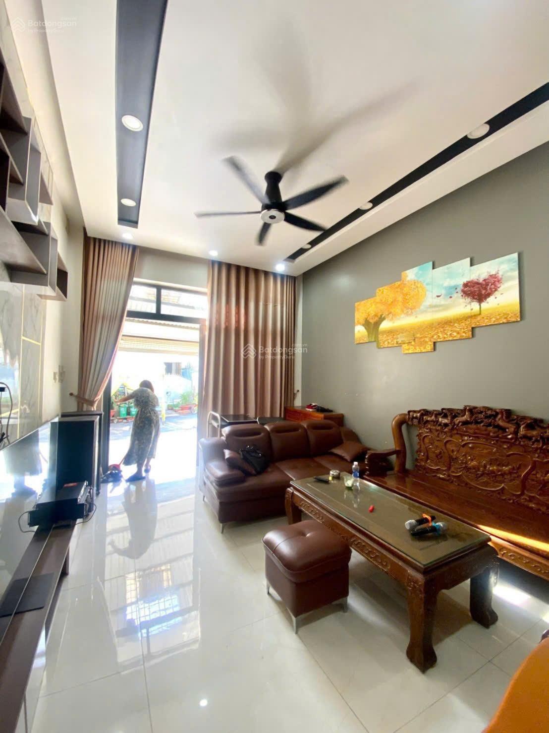 Gấp ! bán nhà đẹp 4 tầng đường 182 tăng nhơn phú a quận 9.