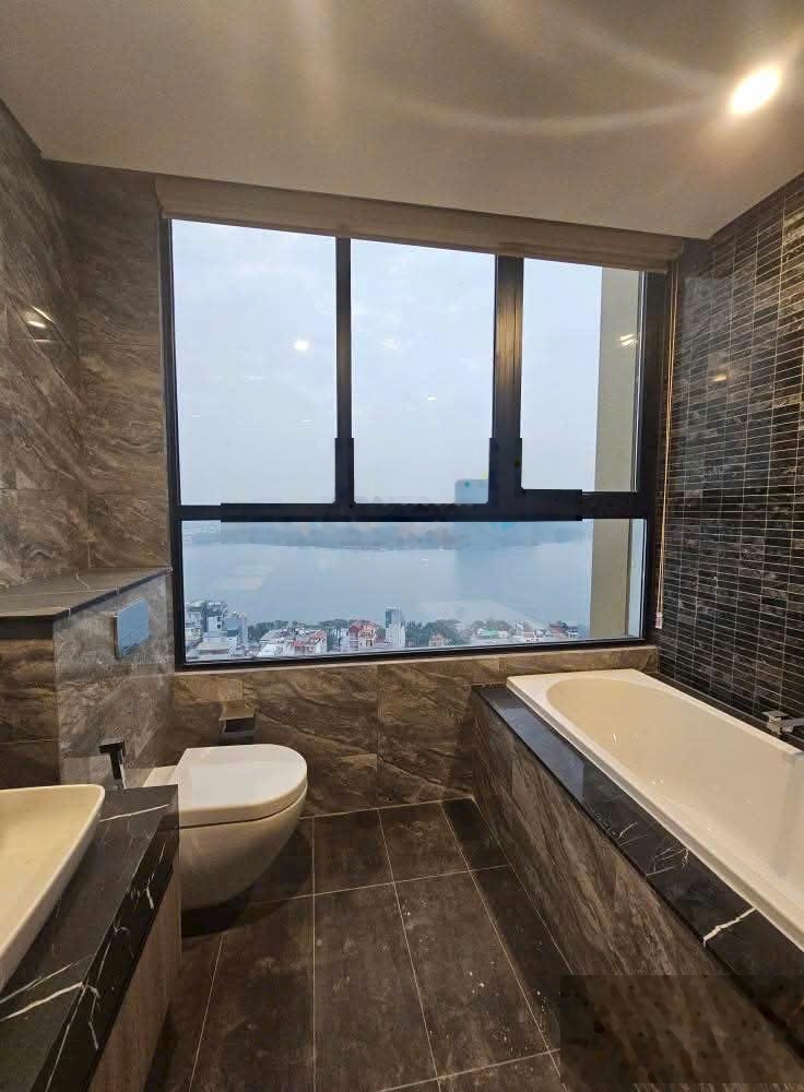 Chính chủ bán căn 3 ngủ ,3wc 145m2 Heritage West Lake, Lạc Long Quân, view hồ tây,giá 30tỷ